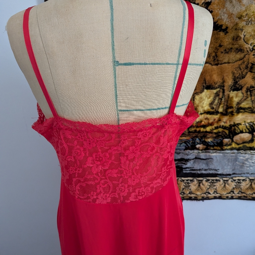 Vintage vanity fair red-rose nightgown - Picture 6 of 8